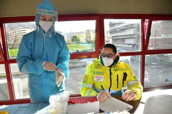 Prato, progetto ''Scuola sicura'', all'istituto Buzzi viene effettuato un tampone rapido per il covid agli studenti&nbsp;