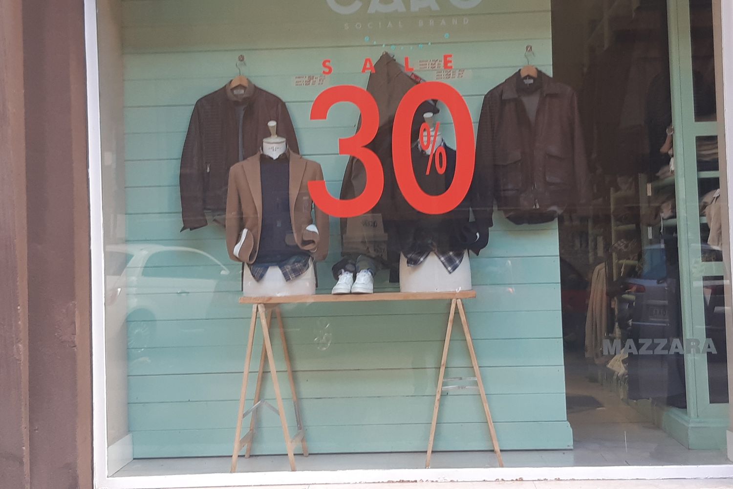 Il negozio di abbigliamento del marchio Mazzara sequestrato nel centro di Palermo