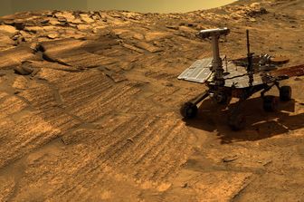 Marte: il rover Opportunity della Nasa nel cratere di Meridiani Planum, dove &egrave; stata rinvenuta la jarosite