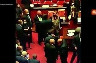 Caos Ciampolillo in Senato Buffagni gesto Var Aula al Senato