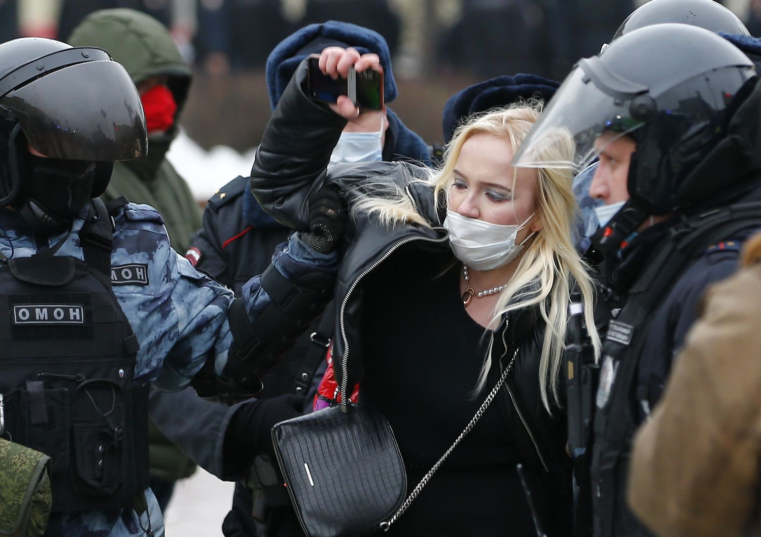 Mosca, polizia ferma manifestante pro-Navalny
