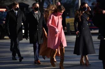 Natalie Biden, il suo look rosa nel giorno dell'insediamento