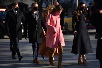 Natalie Biden, il suo look rosa nel giorno dell'insediamento