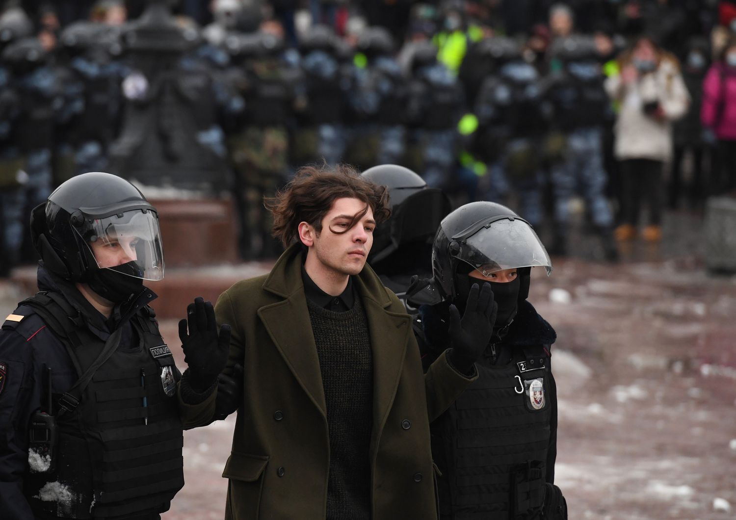 Un fermato durante una manifestazione in Russia a favore di&nbsp;Aleksei&nbsp;Navalny