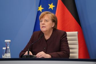 La cancelliera tedesca Angela Merkel in collegamento al Forum di Davos