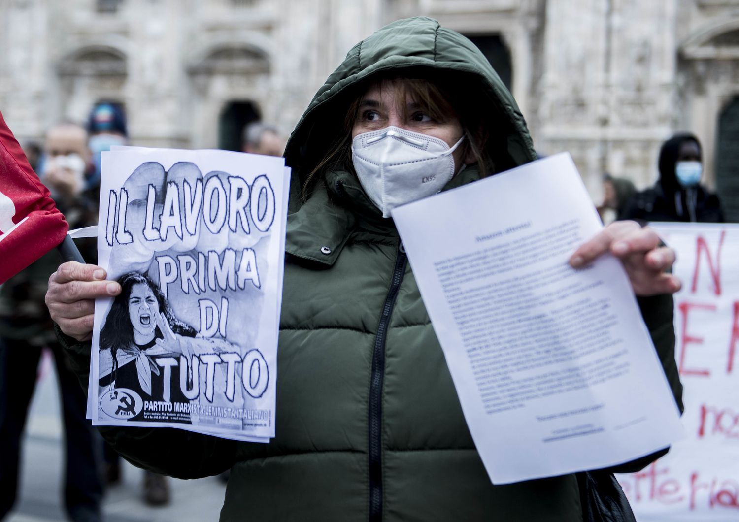 Un momento della manifestazione per il lavoro tenuta in piazza Duomo a Milano il 30 gennaio 2021