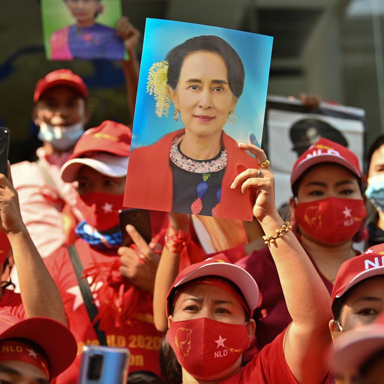 Manifestazione pro-San Suu Kyi a Bangkok