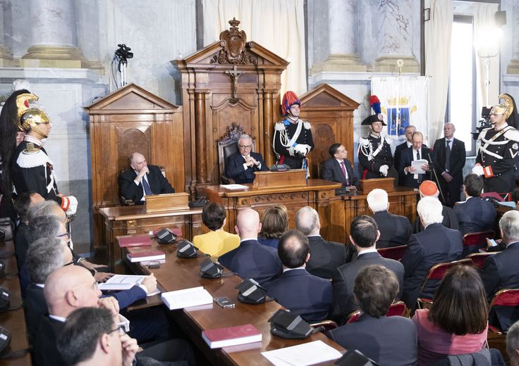 In questa immagine d'archivio, una seduta del Consiglio di Stato presieduta da Filippo Patroni Griffi