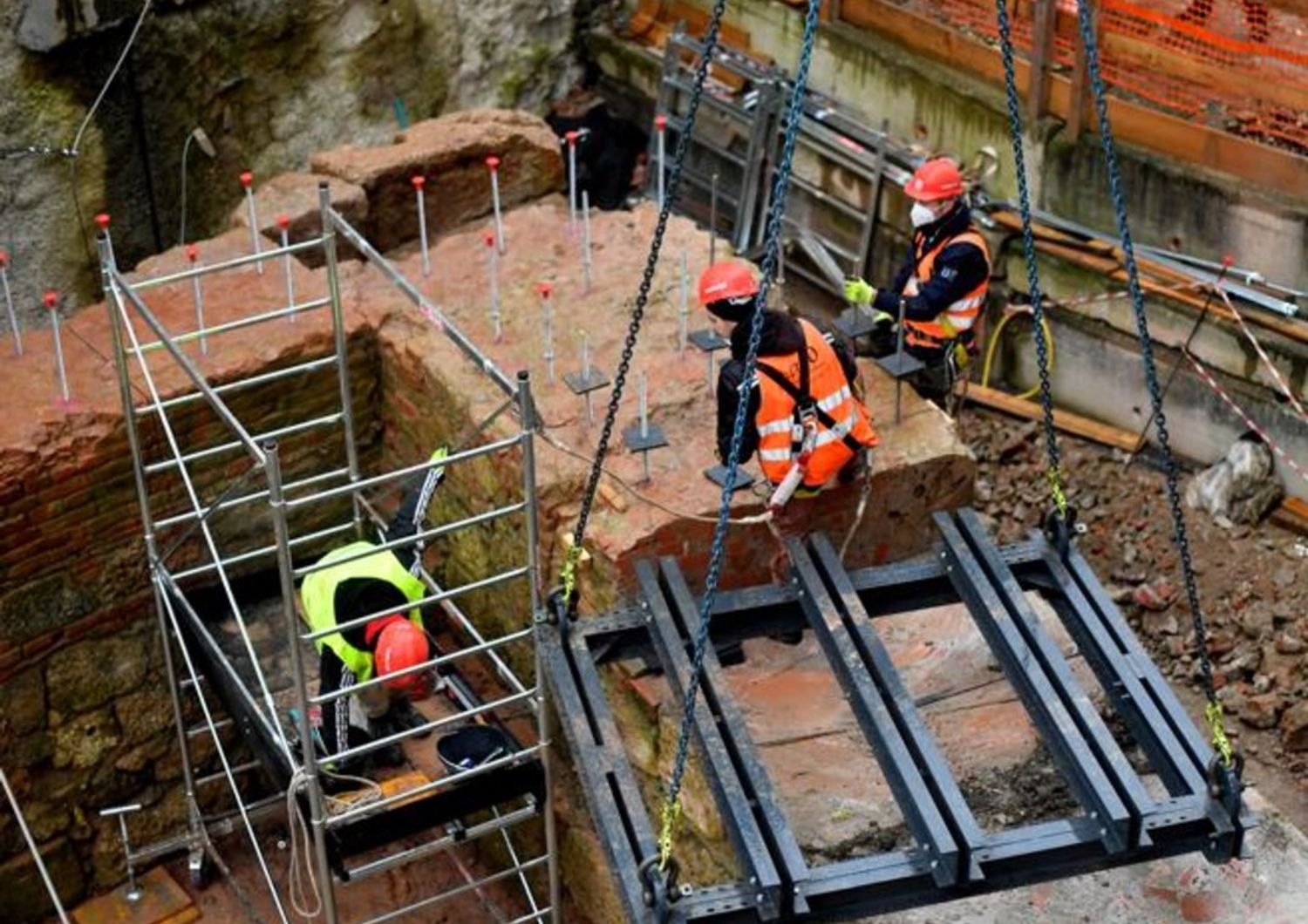 scavi nuova metro Milano spuntano mura misteriose&nbsp;