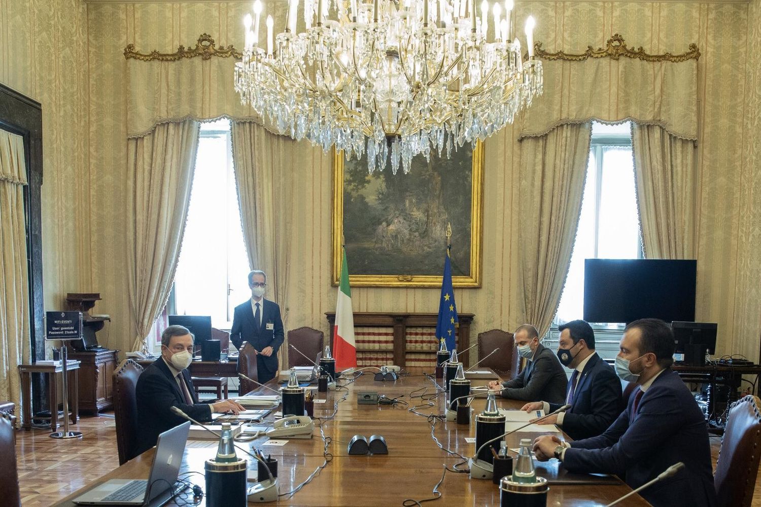 Mario Draghi e Matteo Salvini durante le consultazioni