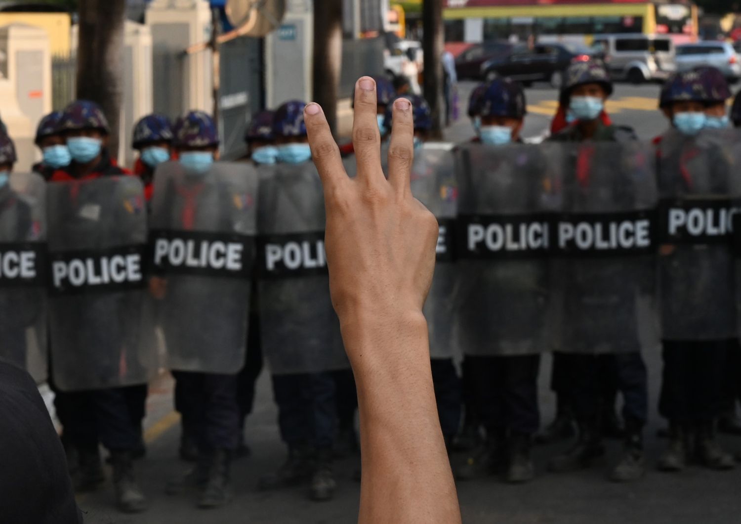 Un momento della protesta contro il golpe della giunta militare in Myanmar