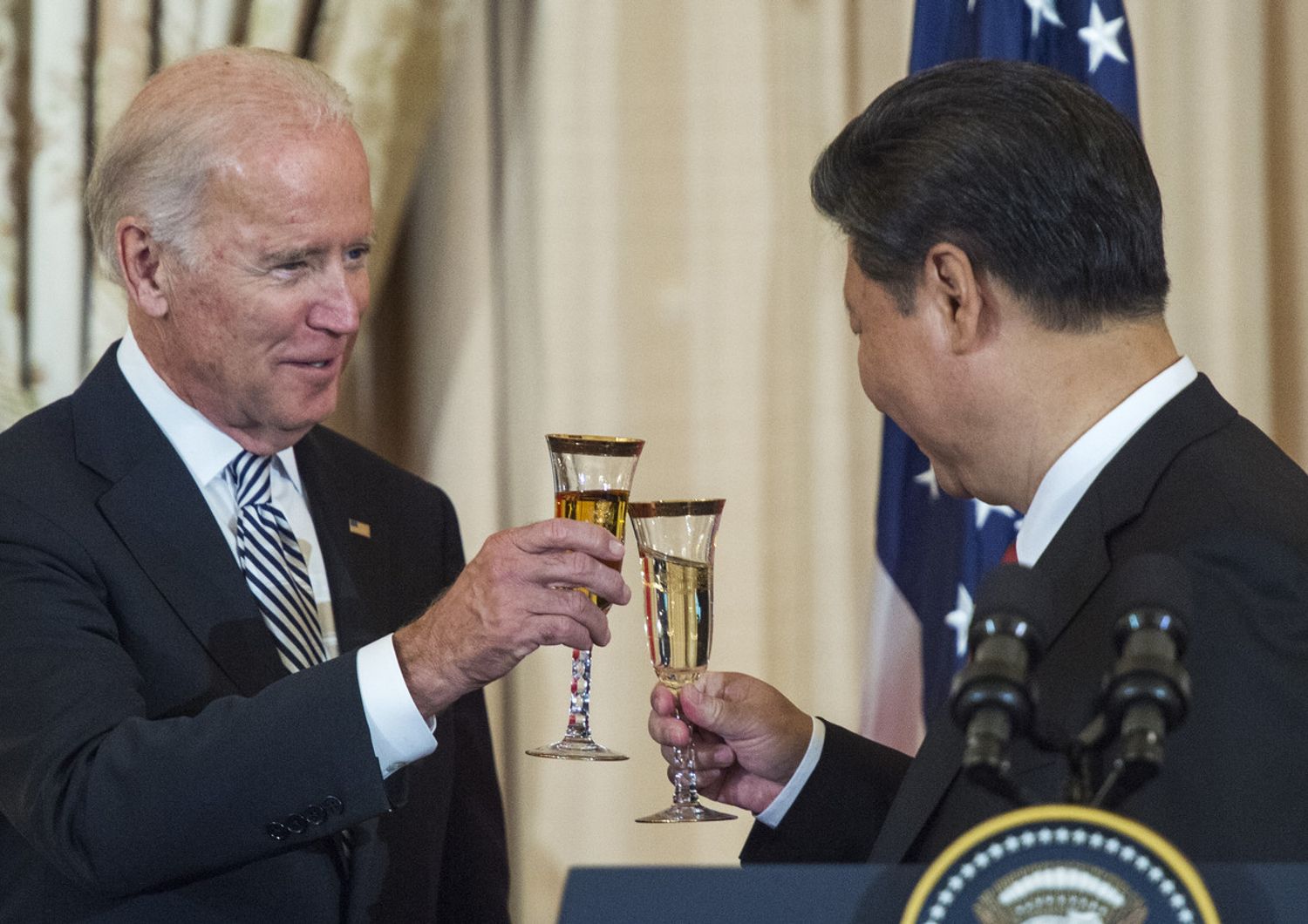 L'incontro tra Joe Biden e Xi Jinping nel 2015