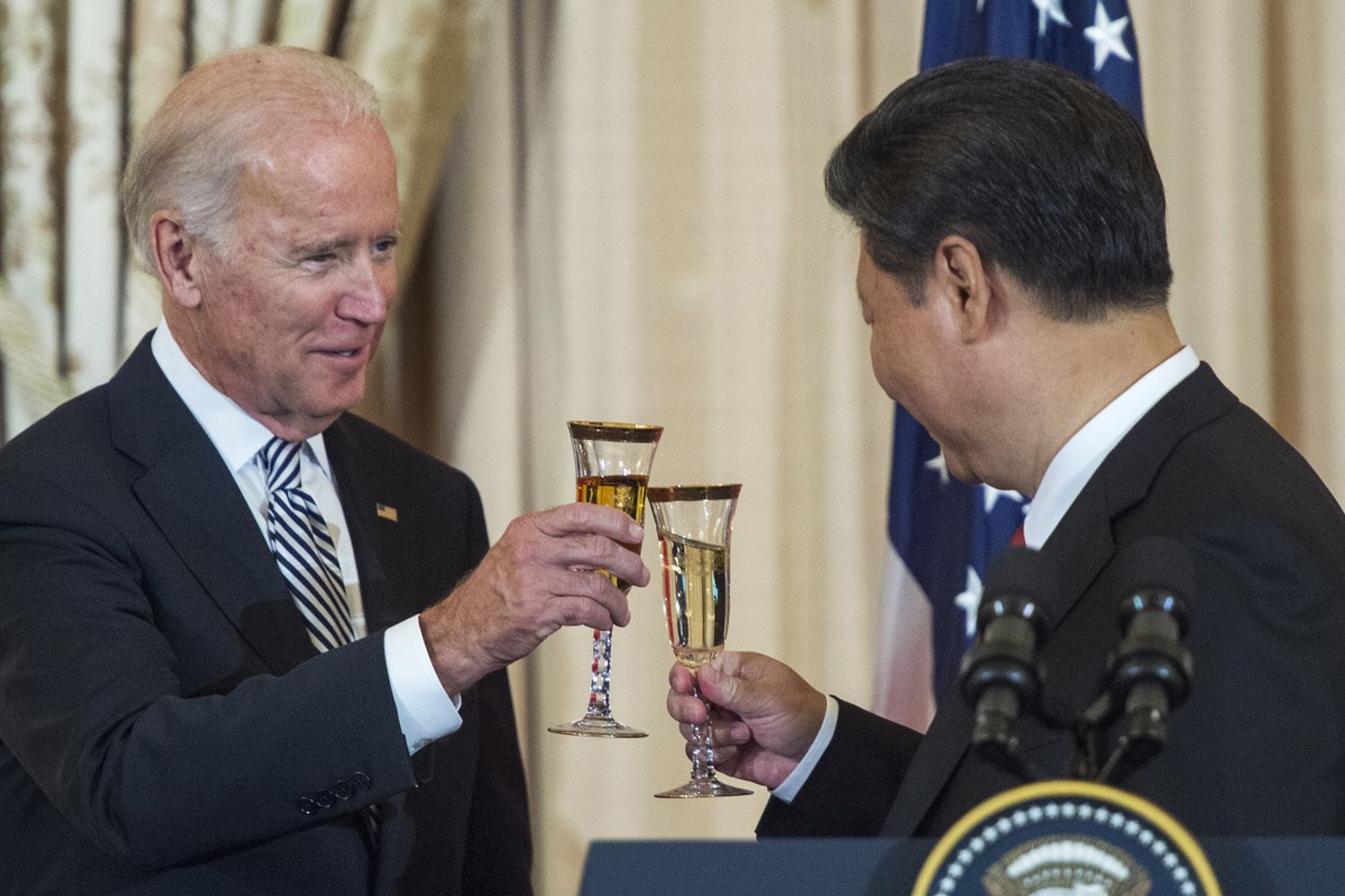 L'incontro tra Joe Biden e Xi Jinping nel 2015