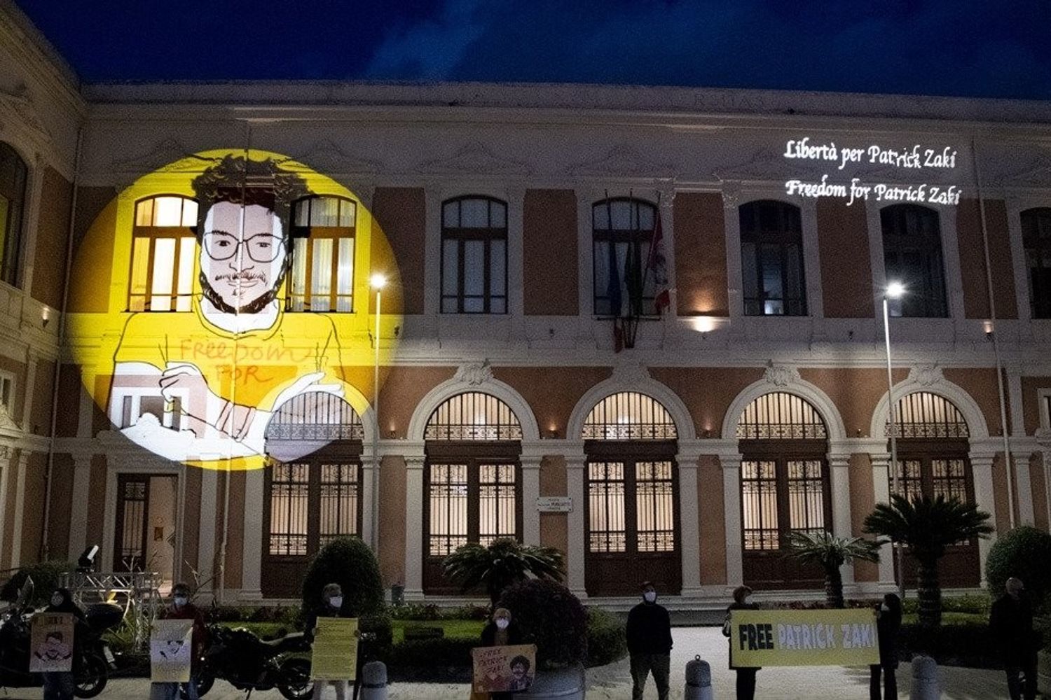 Flashmob per Zaki davanti all'universit&agrave; di Messina