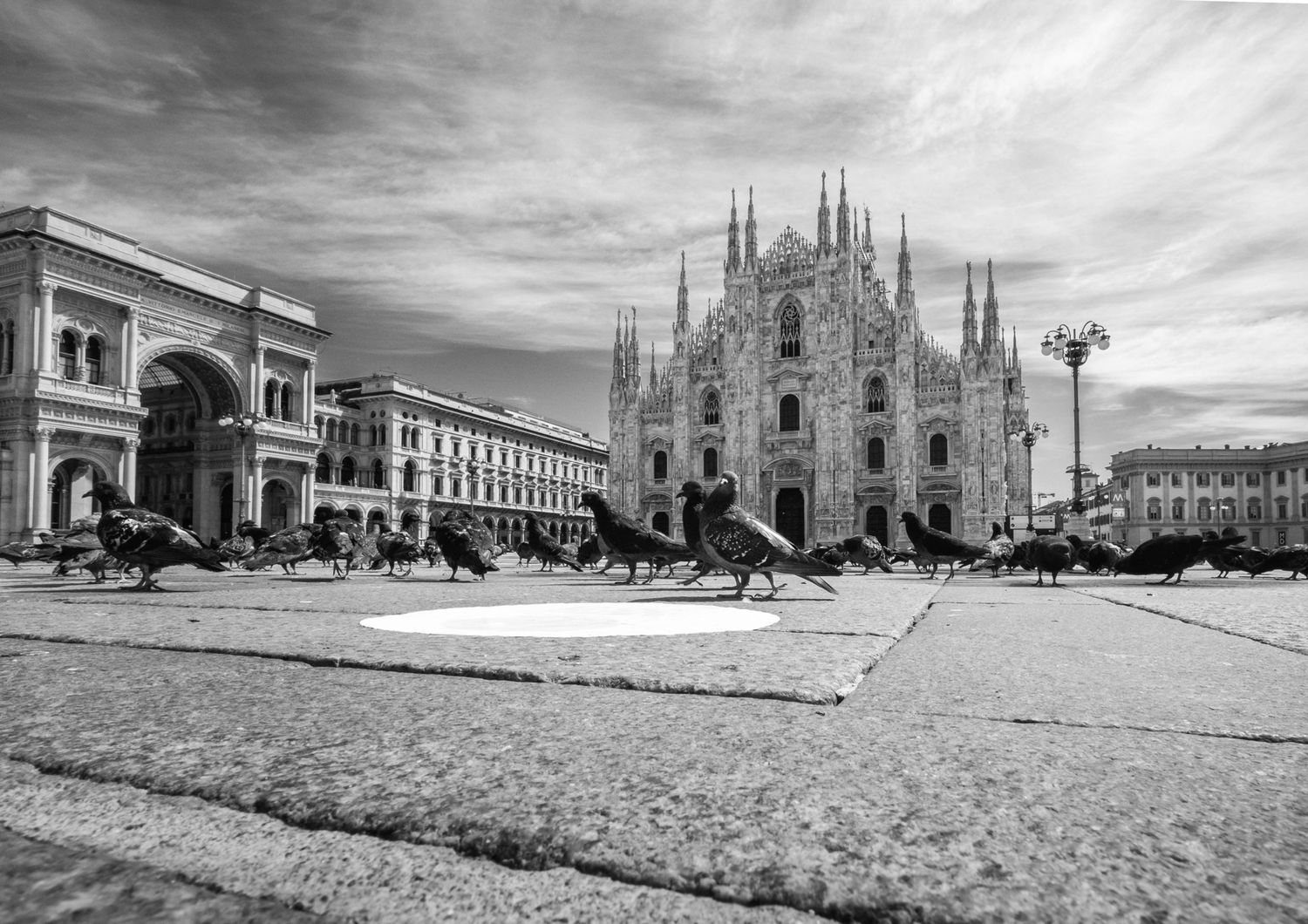 mostra milano citt&agrave;&nbsp;vista carabinieri lockdown