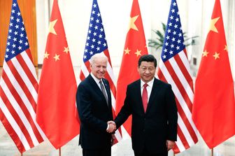 In questa foto d'archivio, un incontro tra Biden e Xi nel 2013 a Pechino