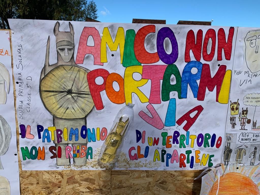 I disegni dei bambini delle scuole di Cabras durante la manifestazione per i Giganti di Mont'e Prama