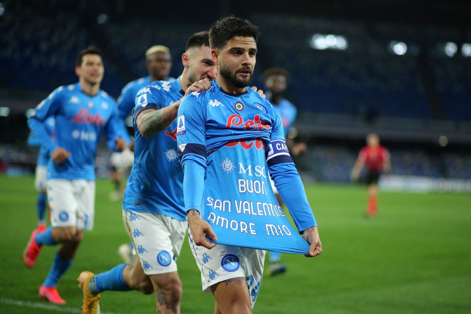 L'esultanza di Insigne dopo il rigore trasformato con la Juve