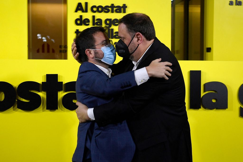 Oriol Junqueras e Peres Aragones festeggiano il risultato di Ezquerra Republicana