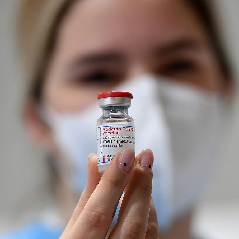 Una fiala di vaccino Moderna