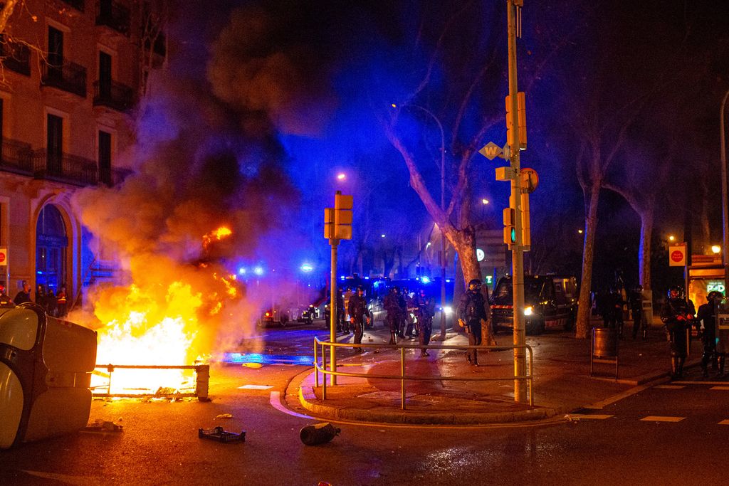 Scontri in Spagna per l'arresto del rapper Pablo Hasel&nbsp;