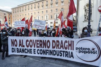 Manifestazione a Roma contro il governo Draghi