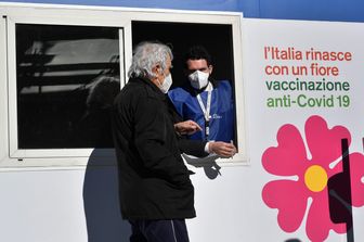 Vaccino anti Covid: accoglienza al centro presso l'Auditorium di Roma