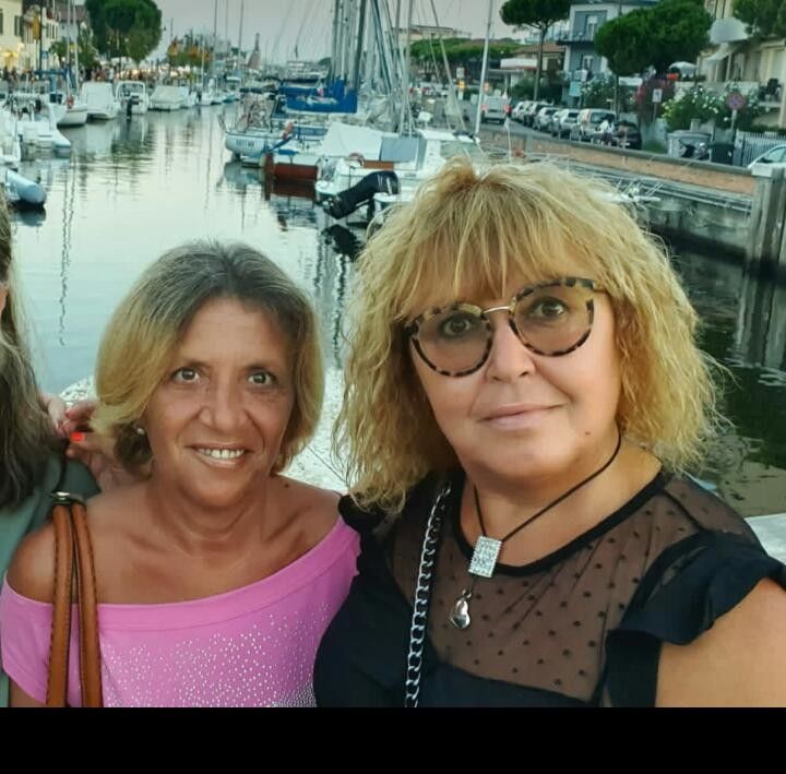 &nbsp;Claudia Lepore( a sinistra) con la sorella Anna&nbsp;