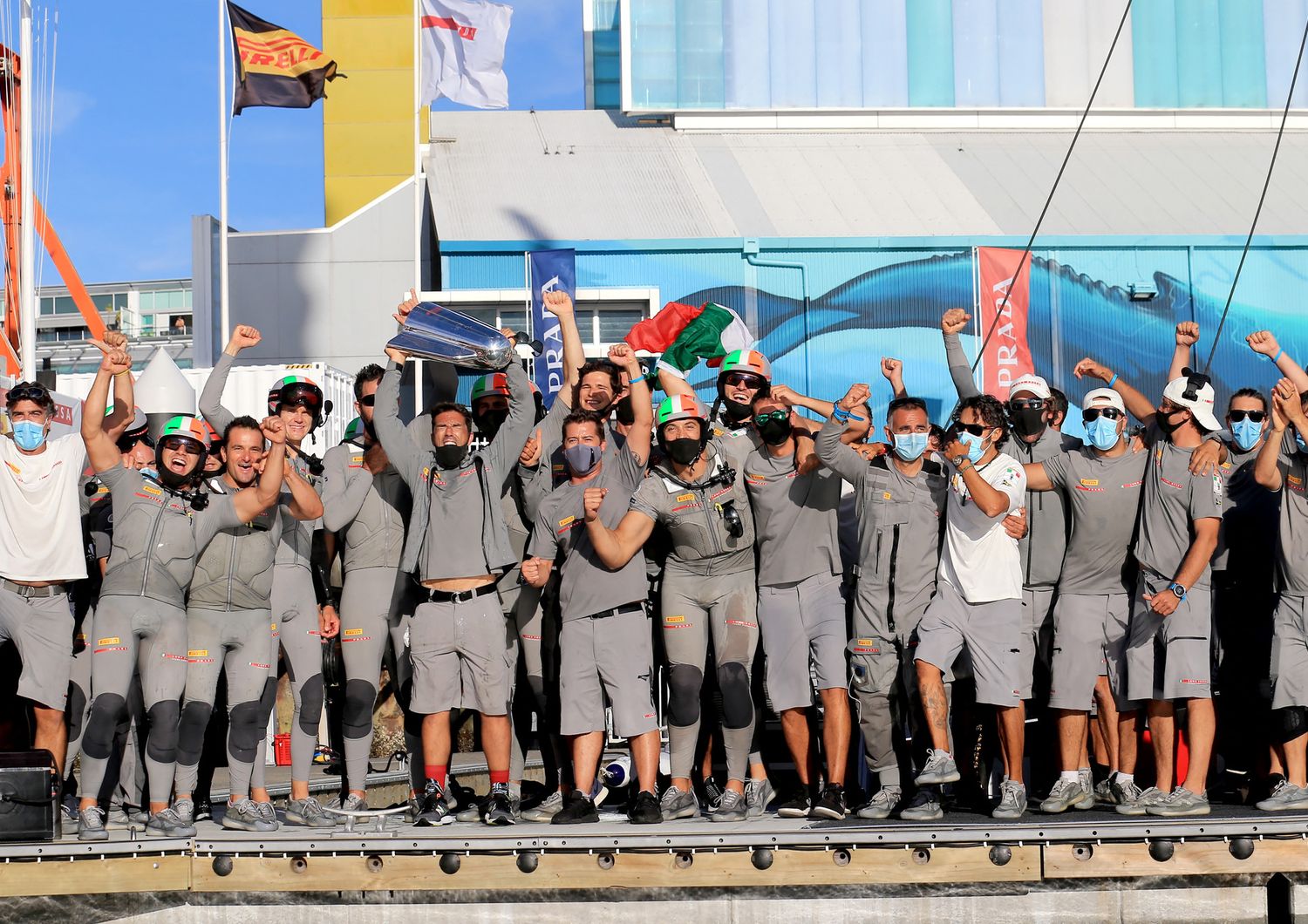 L'esultanza su Luna Rossa dopo la conquista della Prada Cup