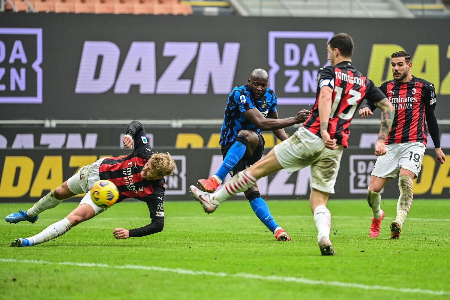 Derby Inter Milam, tiro di Lukaku