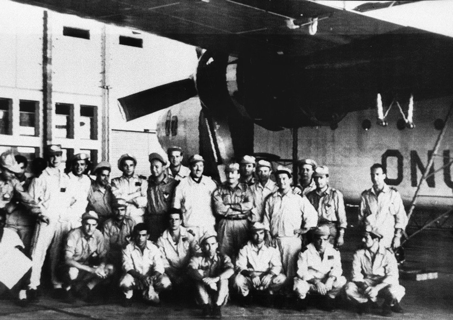 Il gruppo di aviatori italiani della 46esima Aerobrigata, dedicati al trasporto di viveri, durante la missione delle Nazioni Unite. Tredici di loro furono massacrati a Kindu