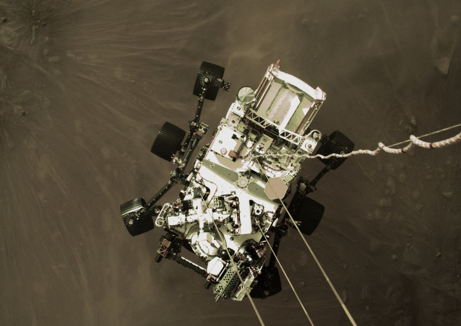 Rover della Nasa Perseverance atterrato con successo su Marte