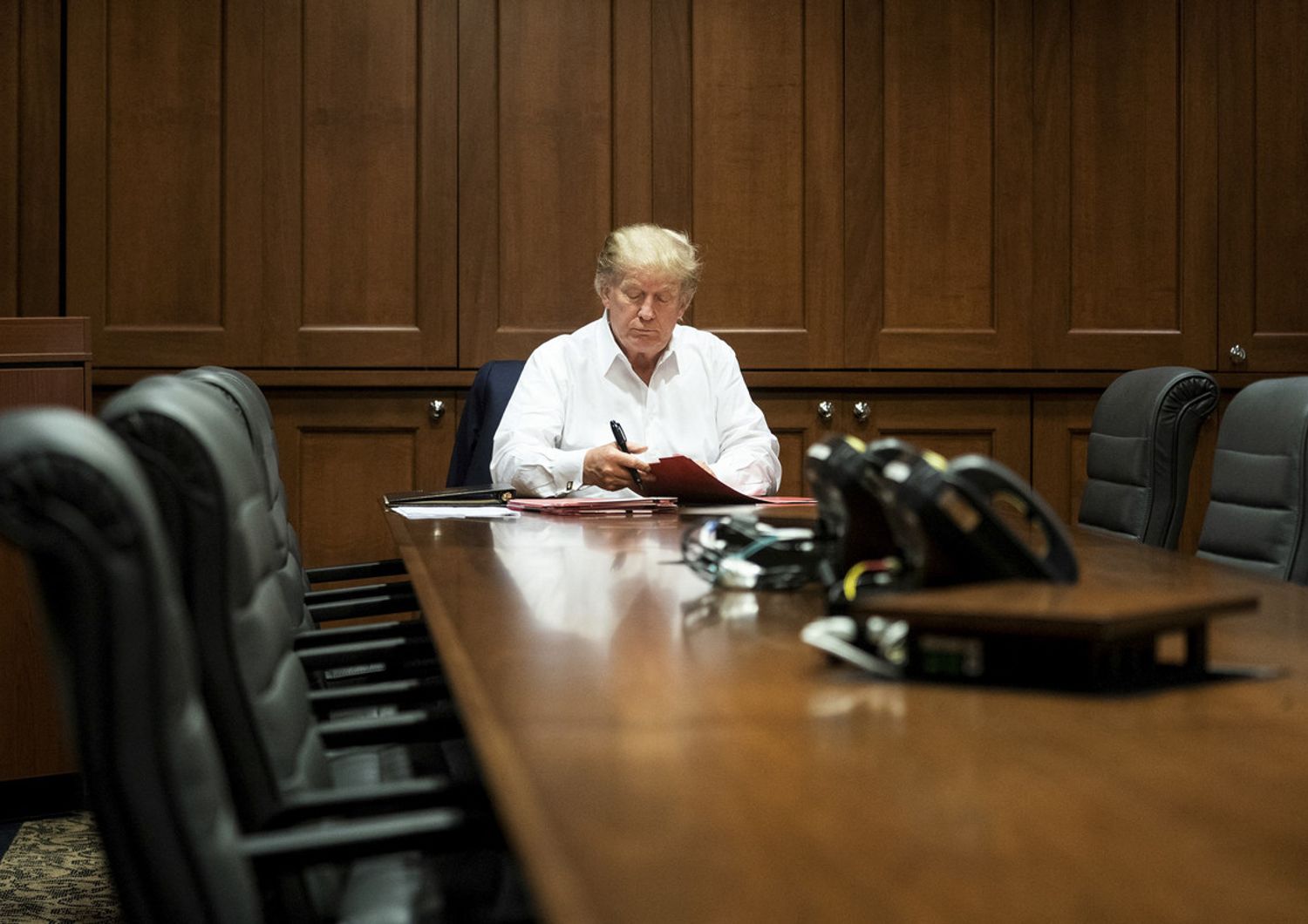 Donald Trump al lavoro (Foto dagli archivi della Casa Bianca)