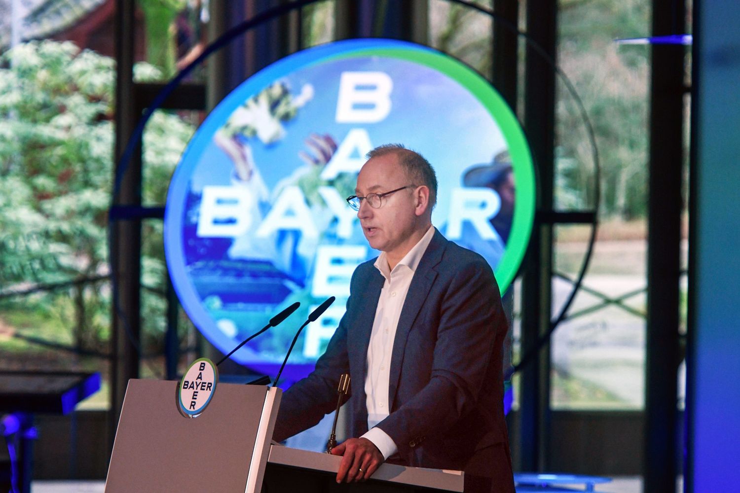 Il ceo di Bayer, Werner Baumann, in conferenza stampa sui risultati finanziari&nbsp;