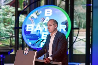 Il ceo di Bayer, Werner Baumann, in conferenza stampa sui risultati finanziari&nbsp;