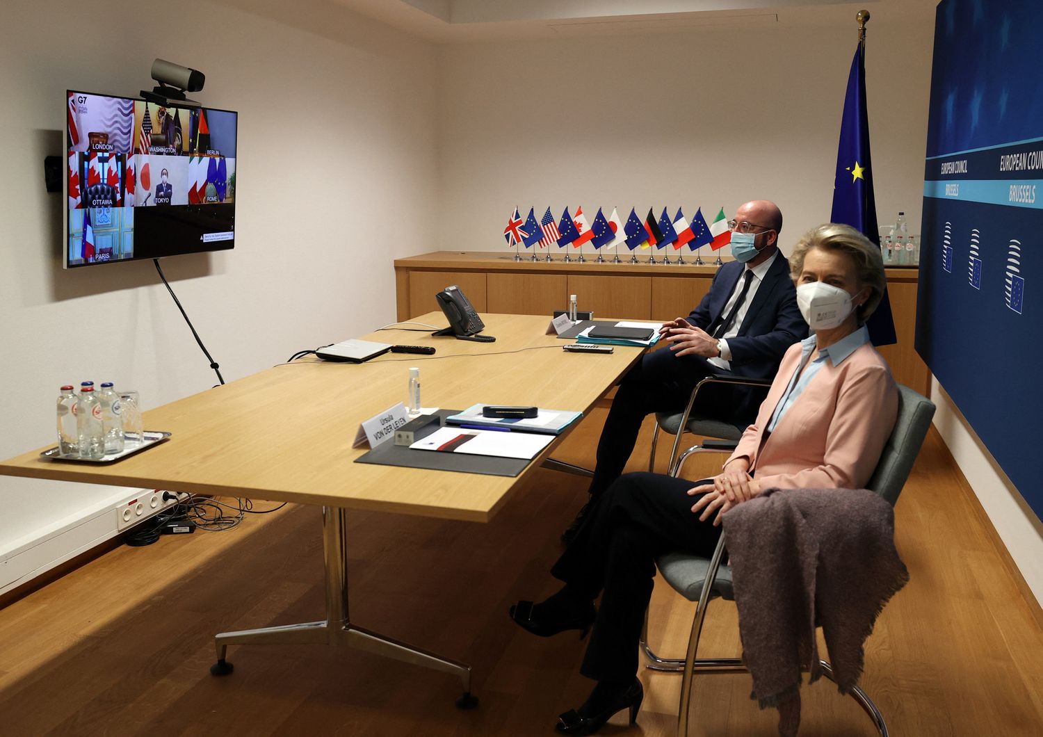 Ursula von der Leyen e Charles Michel durante il Consiglio europeo in videoconferenza