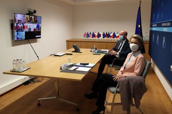 Ursula von der Leyen e Charles Michel durante il Consiglio europeo in videoconferenza