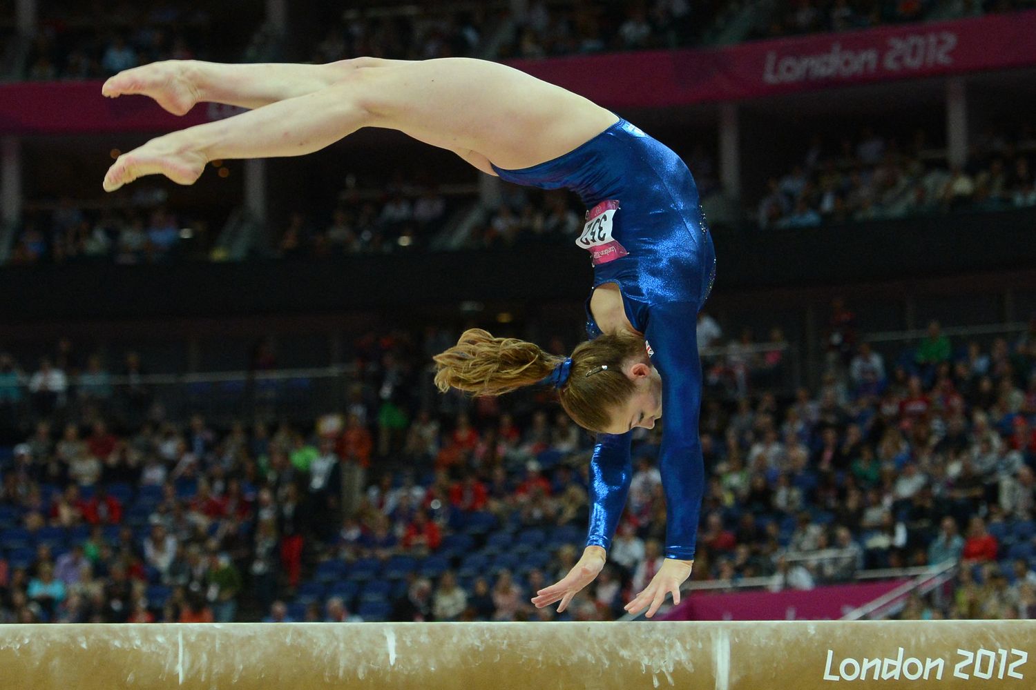 La ginnasta inglese, Jennifer Pinchen, durante le olimpiadi di Lodra 2012