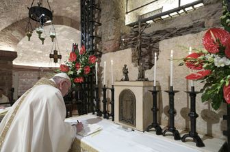 &nbsp;Papa Francesco firma ad Assisi l'enciclica &quot;Fratelli tutti&quot; (3/10/2020)