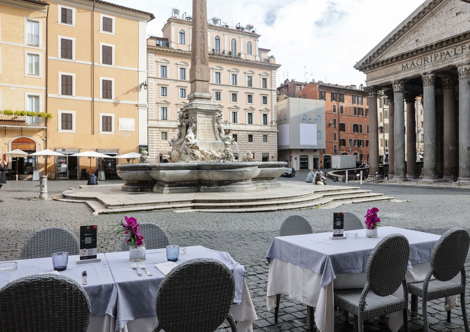 I tavoli di un ristorante al Pantheon