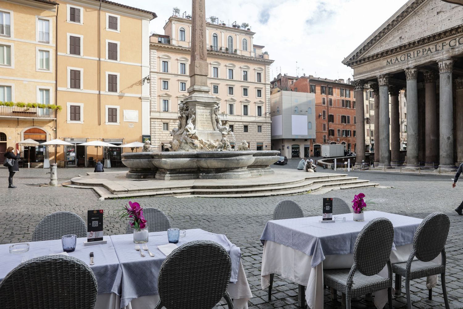 I tavoli di un ristorante al Pantheon