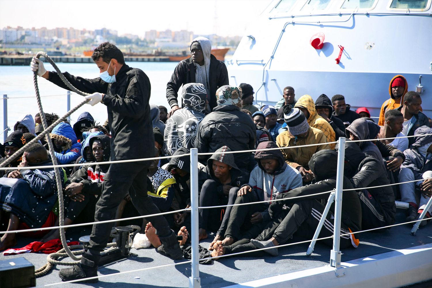 I 95 migranti salvati dalla Guardia costiera libica