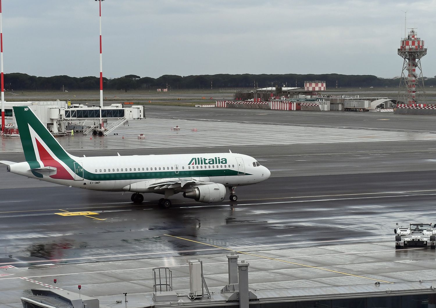 Un aereo Alitalia a Fiumicino