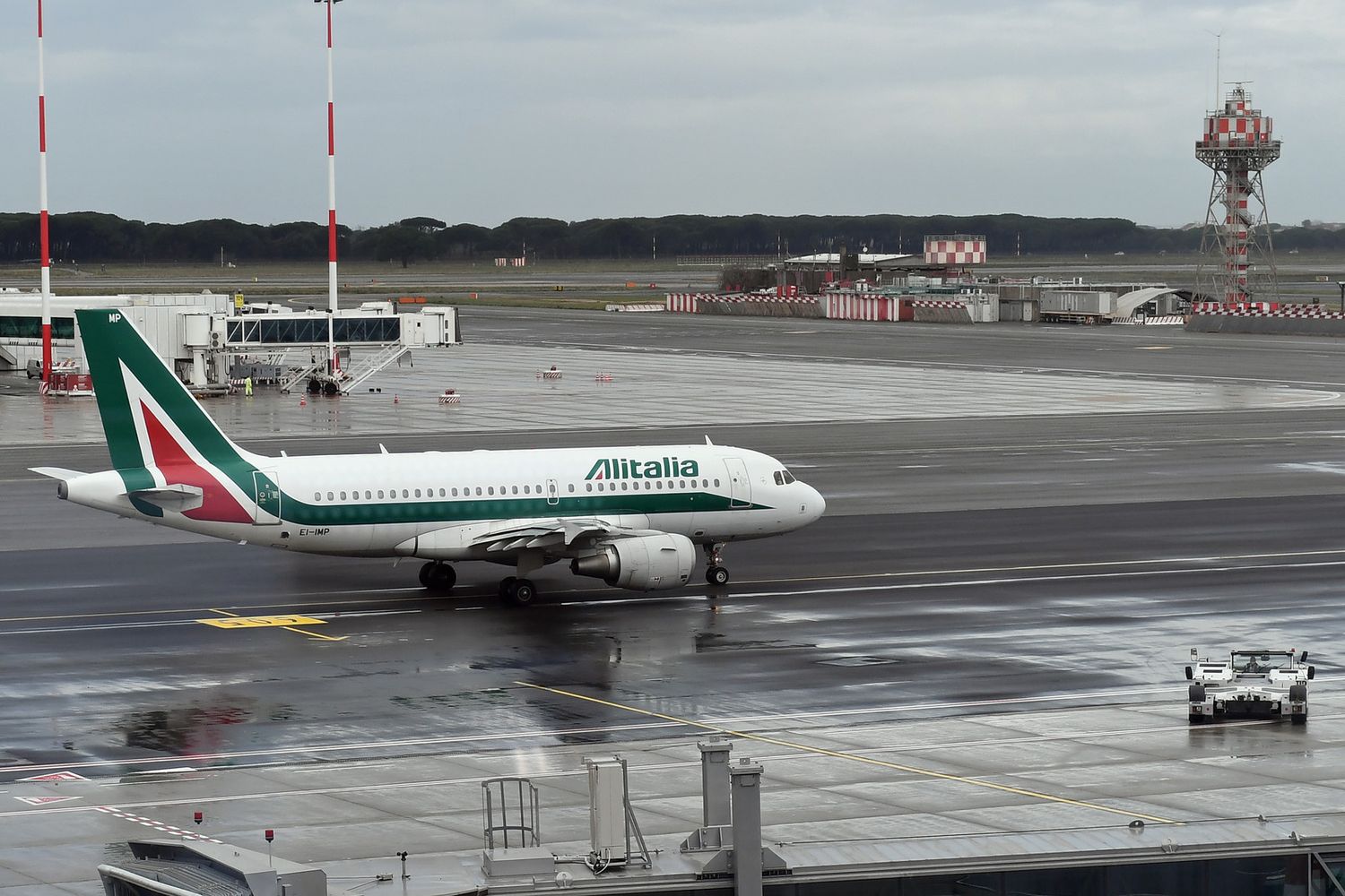 Un aereo Alitalia a Fiumicino