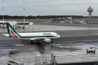 Un aereo Alitalia a Fiumicino