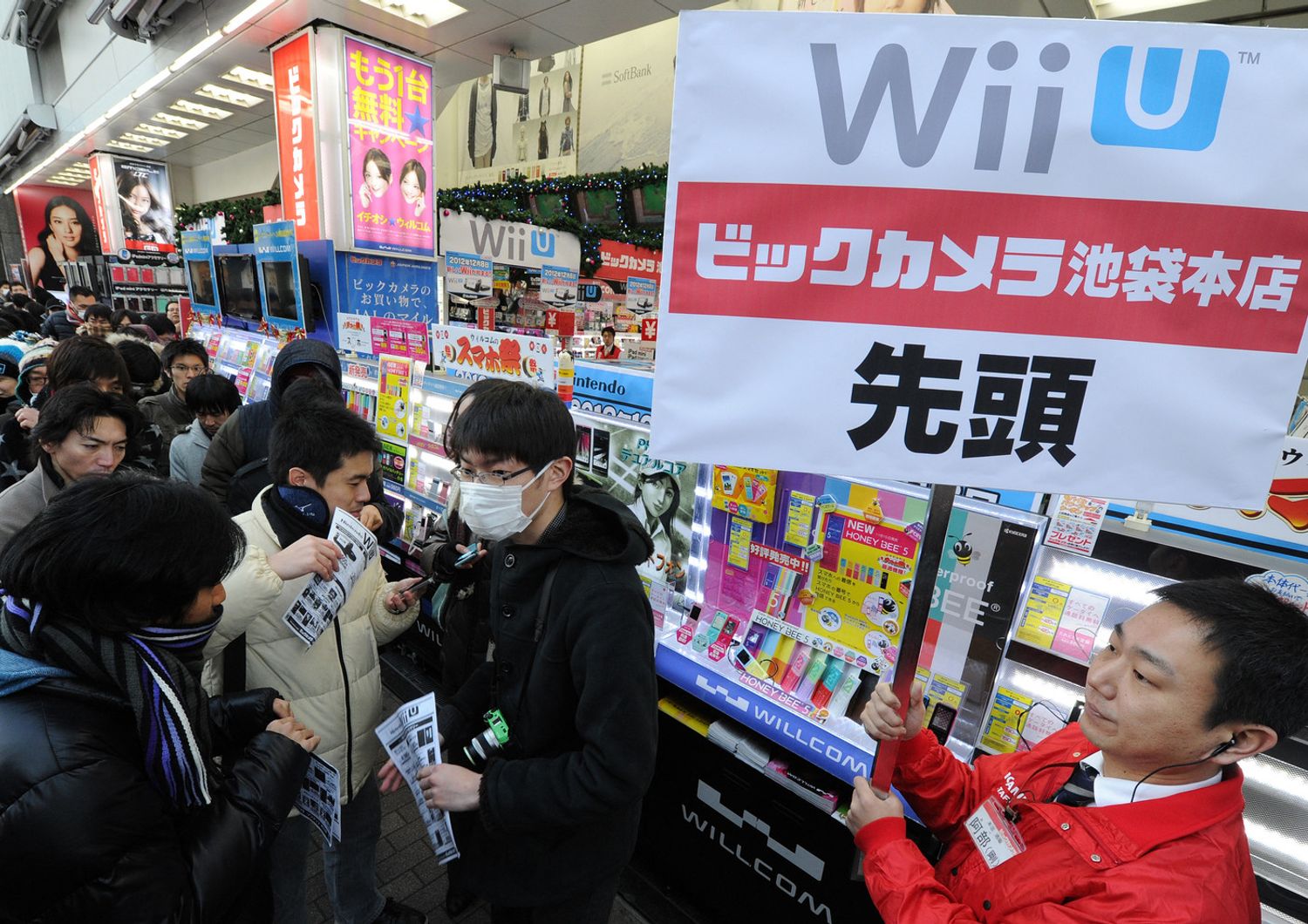 Tokyo: clienti in fila per acquistare videogames