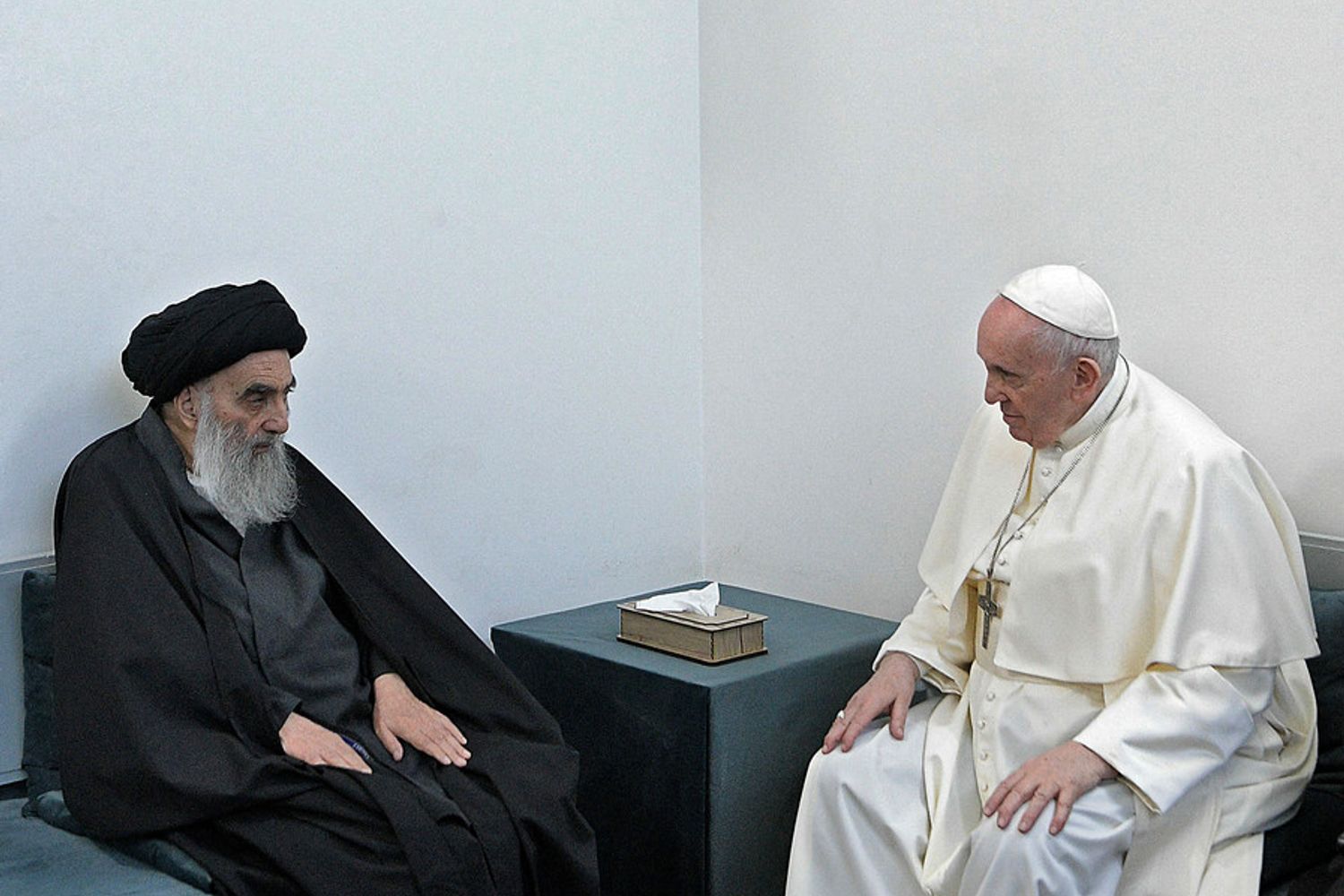 Iraq: l'incontro tra Papa Francesco e l'ayatollah Ali Sistani