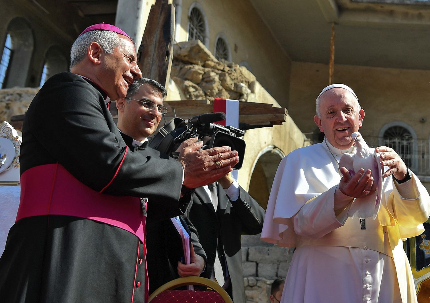 Papa Francesco a Mosul durante la celebrazione per le vittime della guerra in Iraq