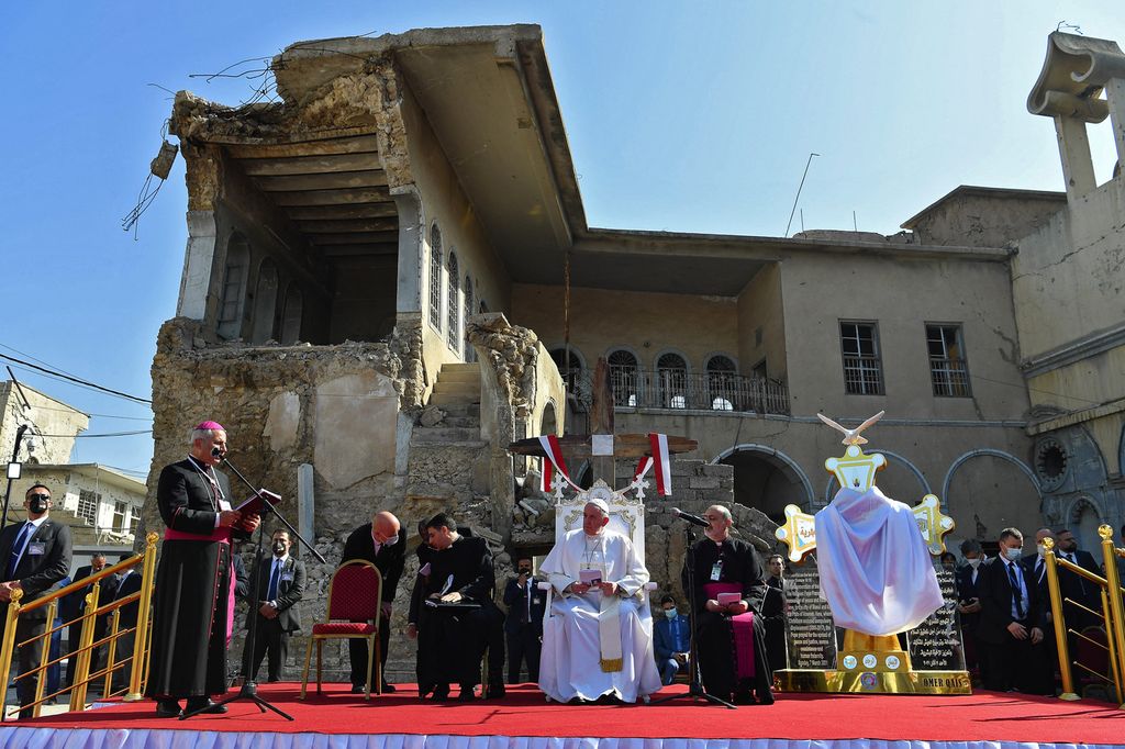 Papa Francesco durante la messa per vittime della guerra in Iraq a Mosul