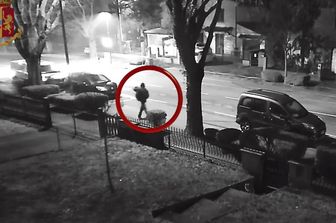 &nbsp;Il presunto killer di Ilenia fotografato nei pressi della sua abitazione